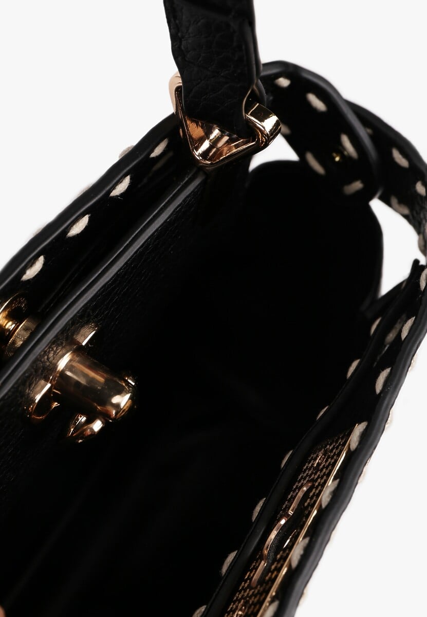 Czarna Mała Torebka ze Złotą Zawieszką Na Pasku i Rączce Alvanie