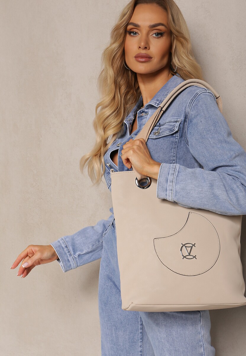 Ciemnobeżowa Duża Torebka na Ramię Ozdobiona Metalową Klamrą z Rączkami i Regulowanym Paskiem Arevia