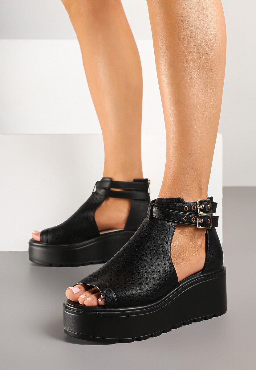 Czarne Sandały na Koturnie z Ażurową Cholewką i Skórzaną Wkładką Evialina