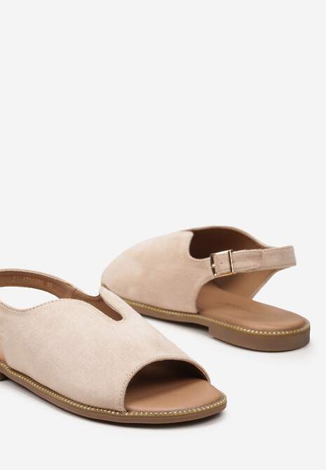 Beżowe Płaskie Sandały z Szerokim Paskiem i Nitami Wokół Podeszwy Gendella