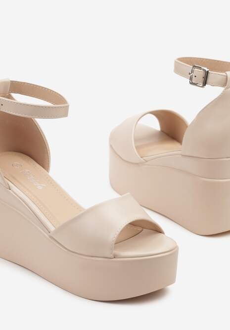 Beżowe Sandały na Koturnie z Paskiem z Klamerką Palinorea
