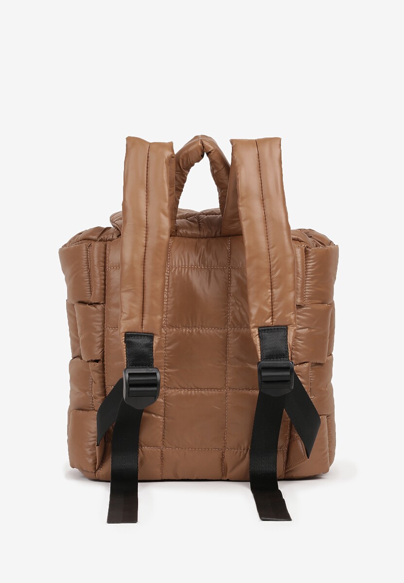 Beżowy Plecak z Klapą i Ściągaczem Zdobiony Pikowaniem 3D Revitta