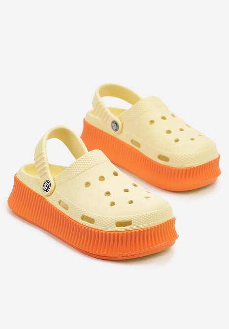 Żółte Piankowe Klapki na Tłoczonej Platformie z Paskiem na Piętę Isallia