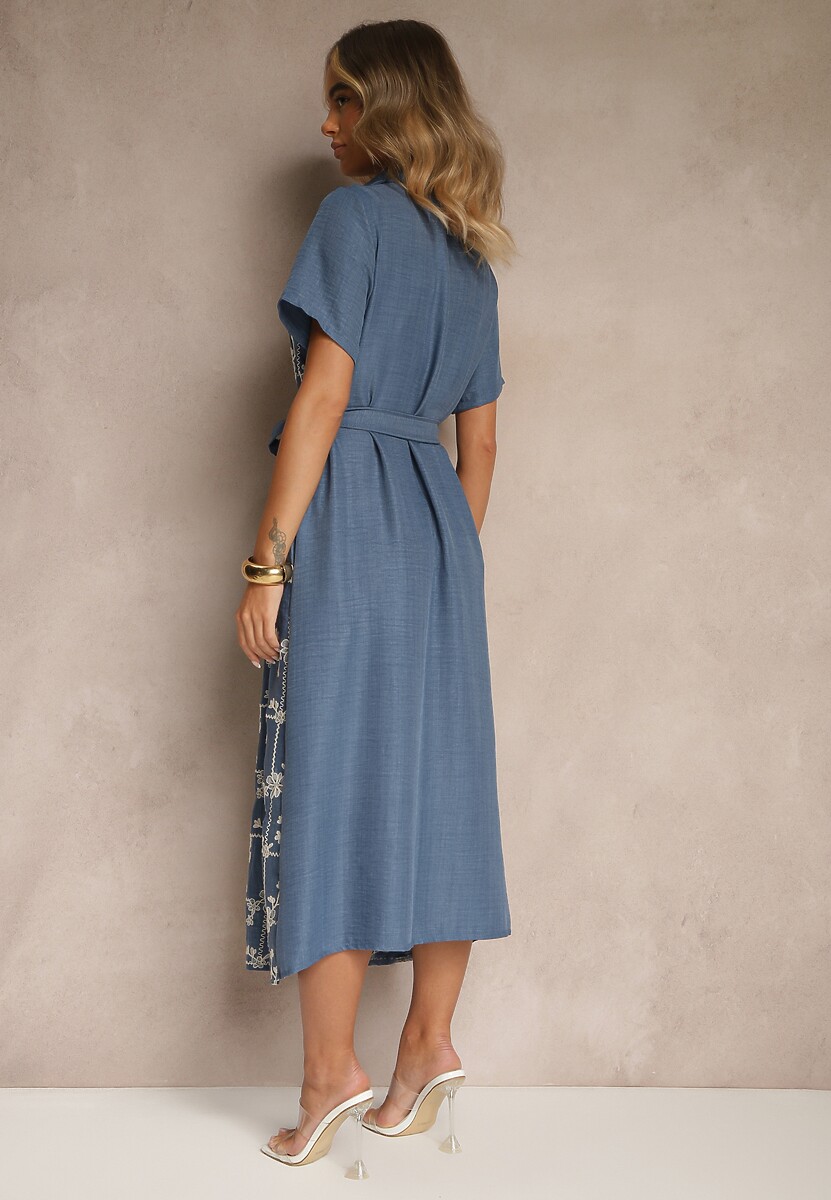 Niebieska Koszulowa Sukienka z Wiązanym Paskiem Zdobiona Haftem Malinnessa