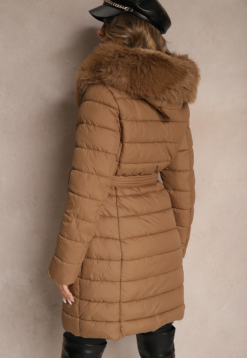 Brązowa Kurtka Pikowana Wiązana w Talii z Futerkiem Odpinanym na Kapturze Firinka