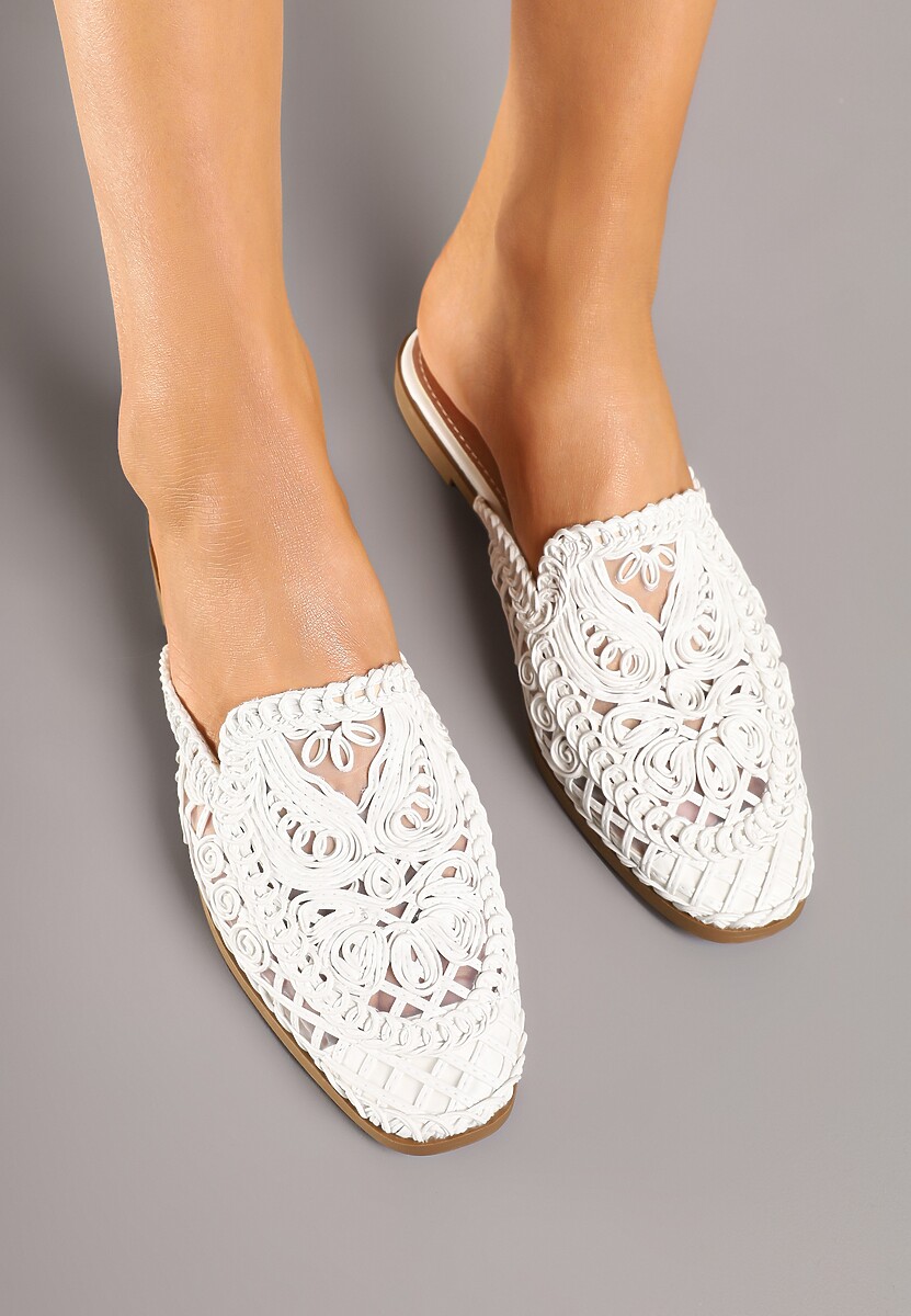 Białe Klapki z Plecioną Cholewką Nandira