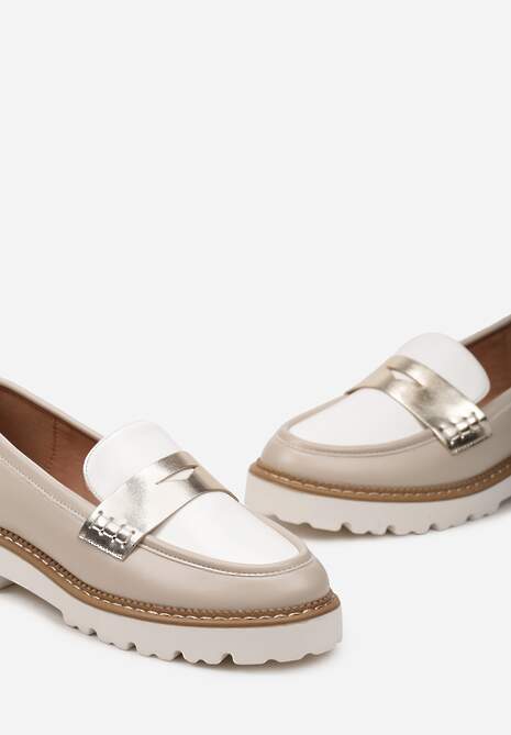 Beżowe Mokasyny na Grubej Podeszwie Ozdobione Metalicznym Paskiem Aelwine