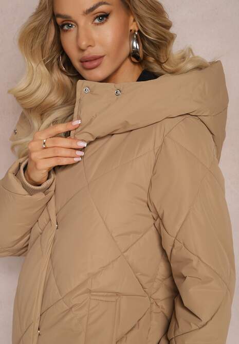 Ciemnobeżowa Pikowana Kurtka Płaszcz za Kolano z Kapturem Kinassan