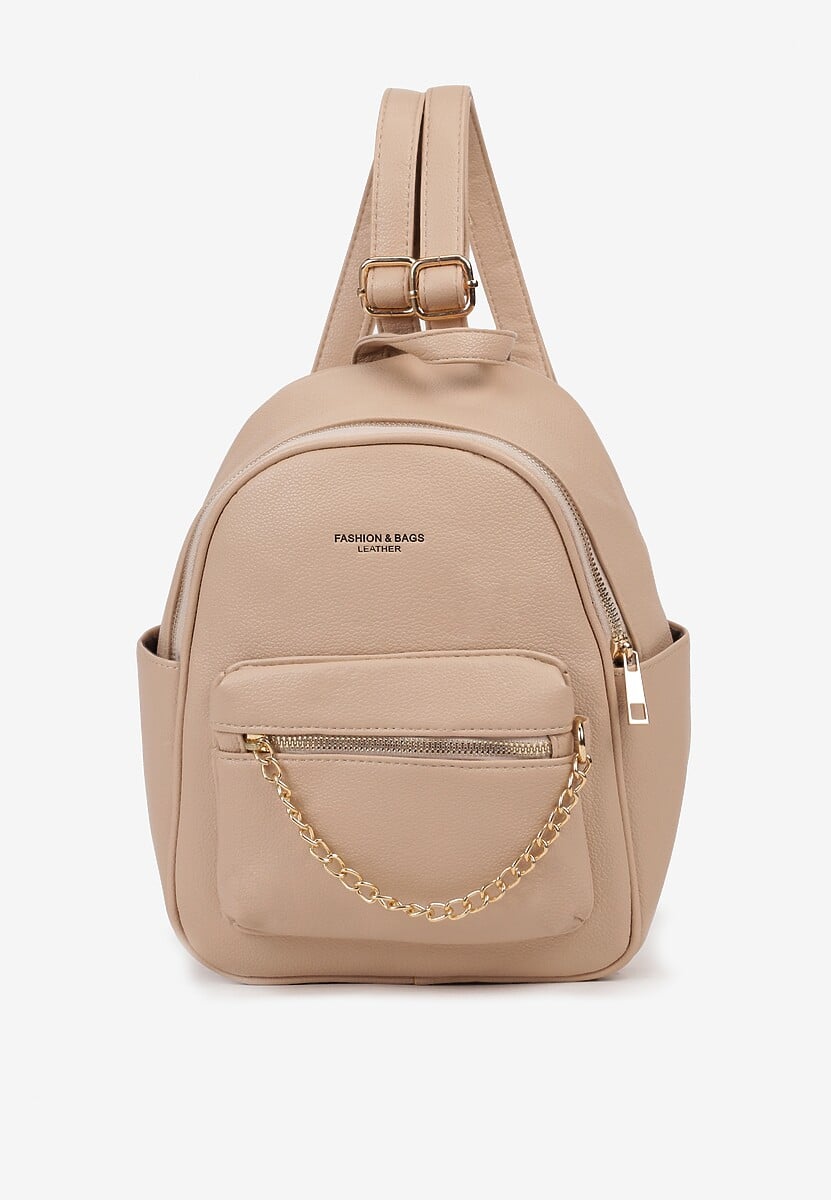 Czarny Plecak na Szelkach z Regulacjach Ozdobione Łańcuszkiem i Napisami Hettana