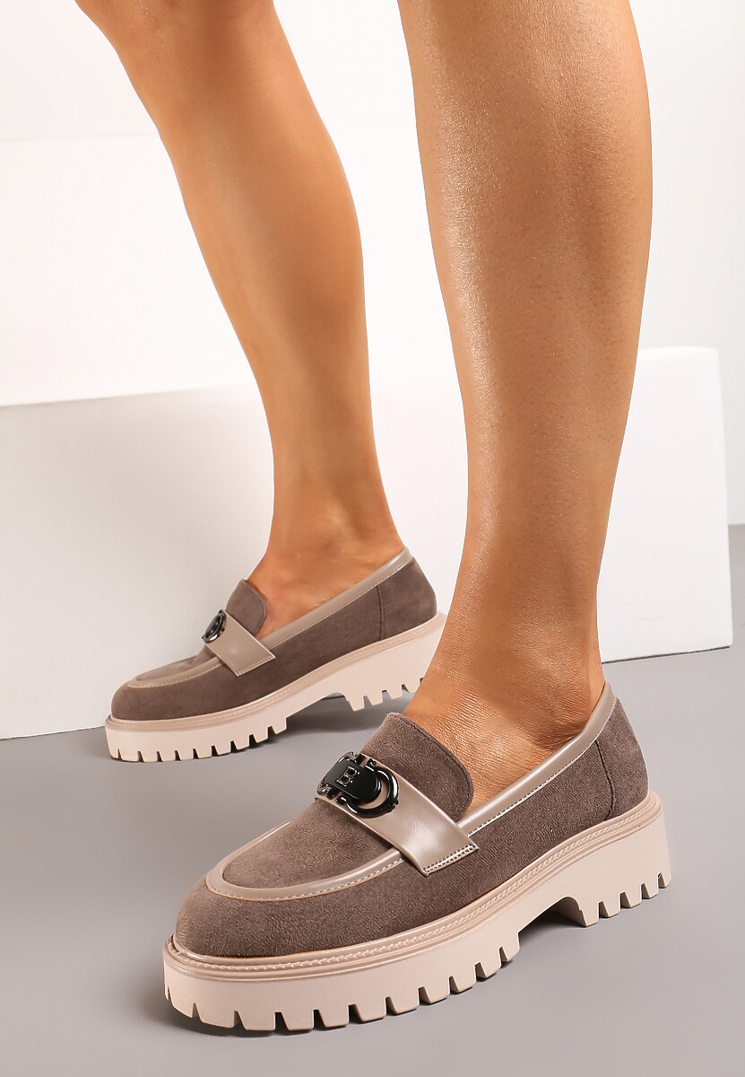 Ciemnobeżowe Mokasyny na Platformie z Ekozamszu Ozdobione Aplikacją z Metalu Trissia