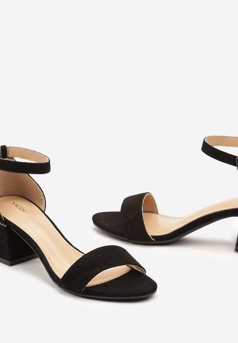 Czarne Sandały na Słupku z Imitacji Skóry Zdobione Elementami o Metalicznym Wykończeniu Aloeli