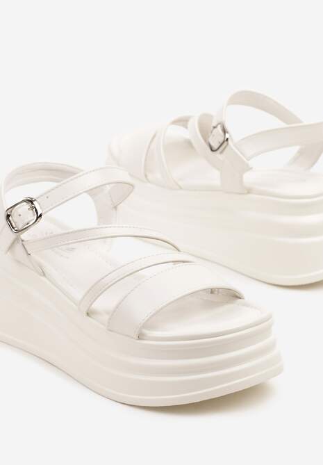 Białe Sandały na Platformie Ozdobione Paskami Isfia