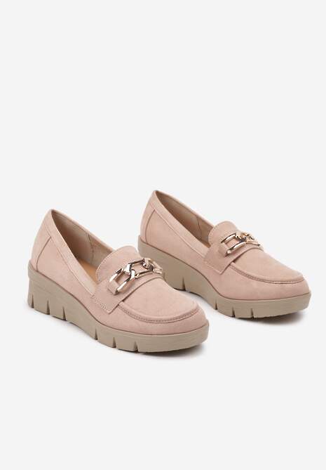 Beżowe Półbuty Mokasyny na Koturnie z Tłoczeniem i Wkładką ze Skóry Naturalnej i Łańcuchem Cariella