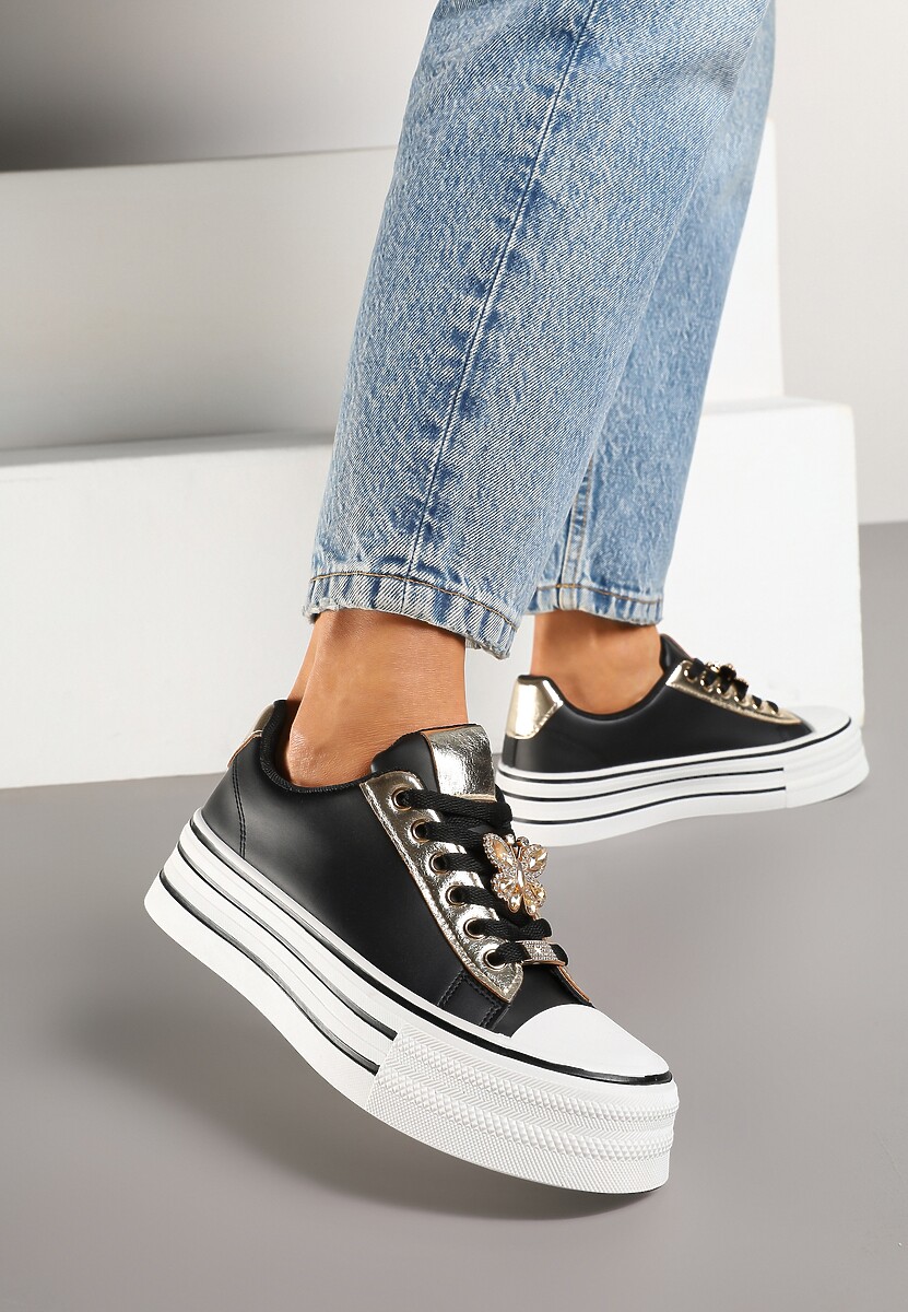 Czarne Trampki na Platformie z Ozdobną Aplikacją w Kształcie Motyla Haniriel