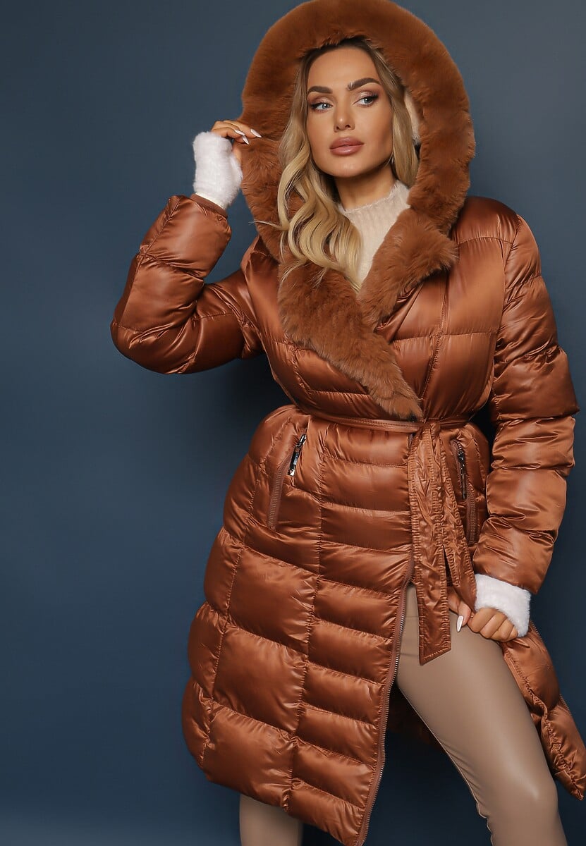 Ciemnozielona Pikowana Kurtka Płaszcz za Kolano z Wiązanym Paskiem i Futerkiem Vivenda