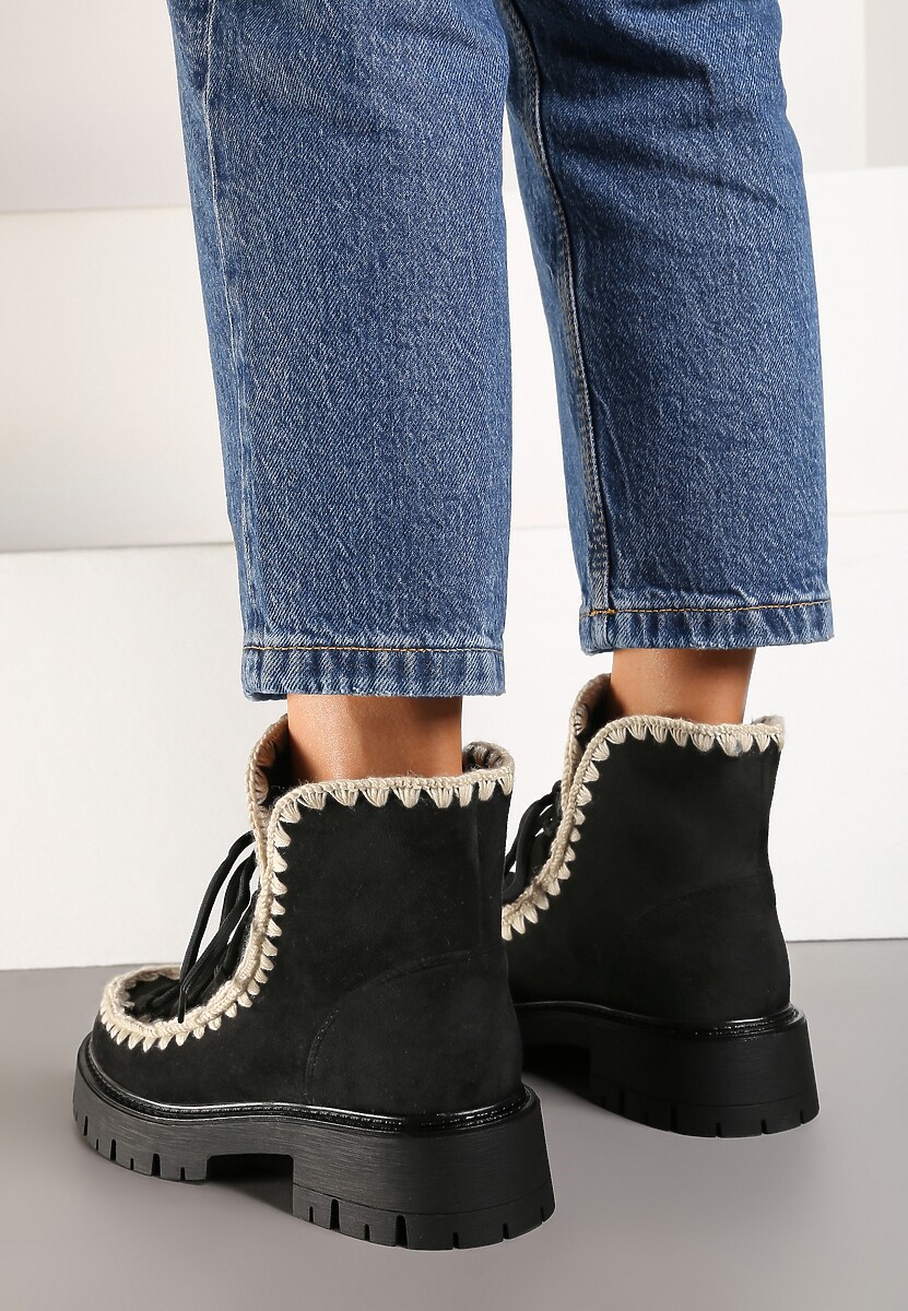 Czarne Botki z Ekozamszu z Dodatkowym Kompletem Sznurówek Zdobione Haftem Noledi