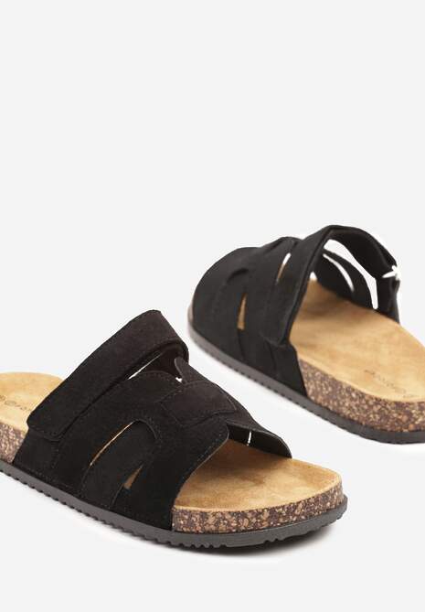 Czarne Klapki Ozdobione Geometrycznym Motywem Odellea