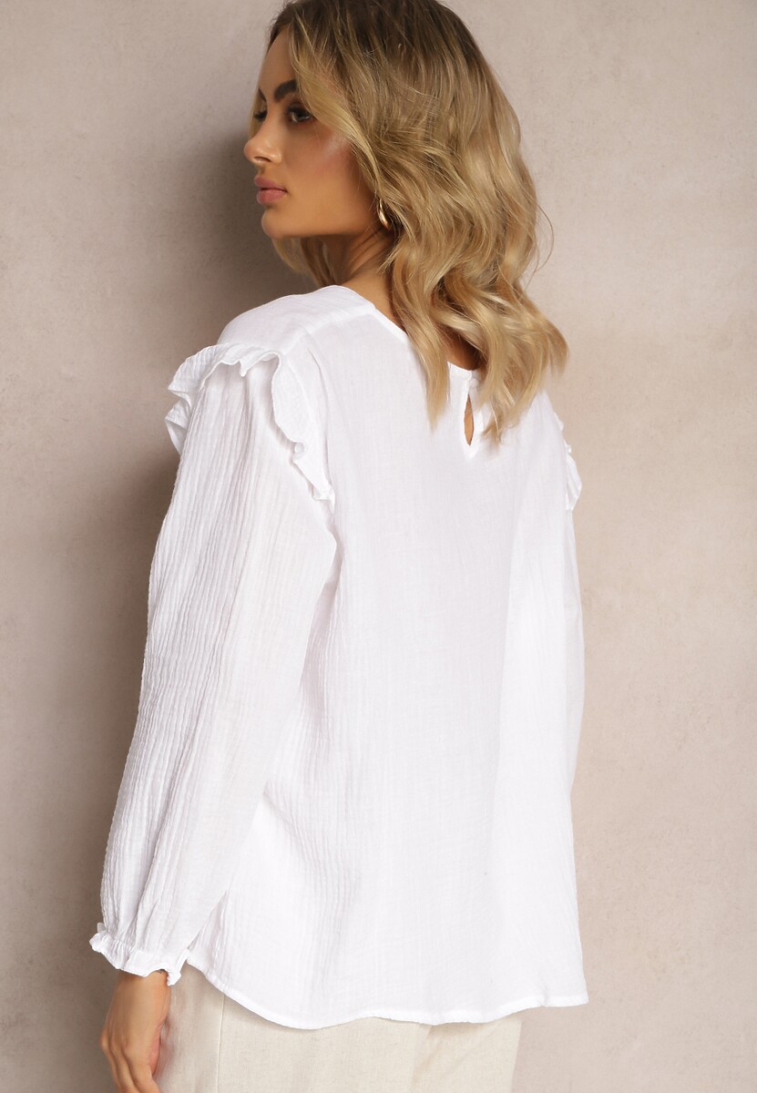 Biała Bawełniana Bluzka z Trójkątnym Dekoltem i Ozdobną Falbanką Redsta