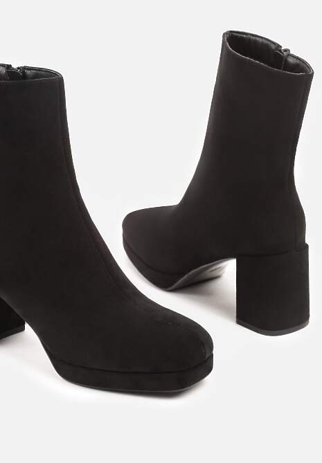 Czarne Botki Vices z Imitacji Zamszu na Platformie i Słupku Ozdobione z Kwadratowym Noskiem Faleanna