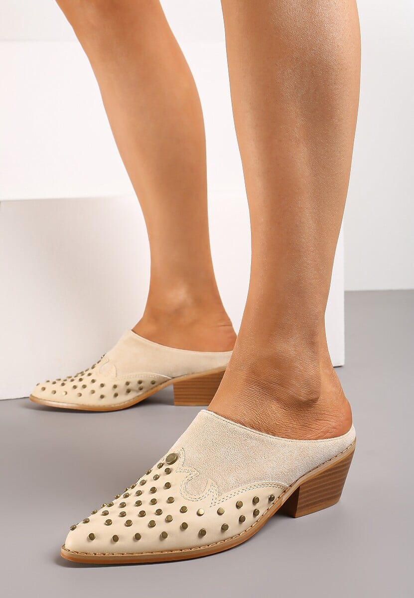 Beżowe Klapki Mule w Stylu Kowbojek na Niskim Stożku Ozdobione Nitami Nalkeda