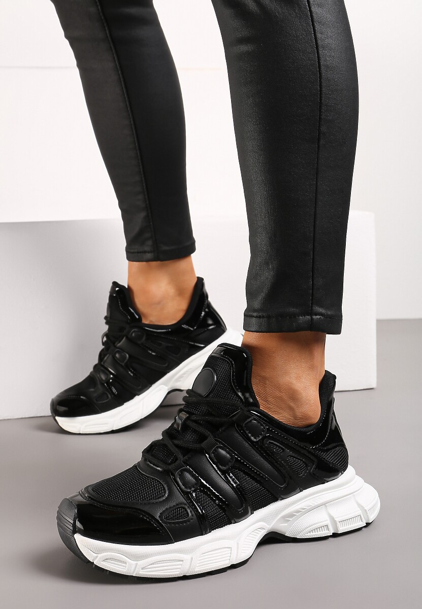 Czarne Sneakersy Ozdobione Tłoczeniem i Wstawkami Keladavia