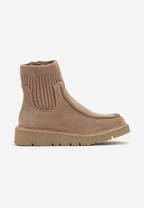 Ciemnobeżowe Ekozamszowe Botki z Prążkowaną Dopasowaną Cholewką na Niskim Koturnie Manzina