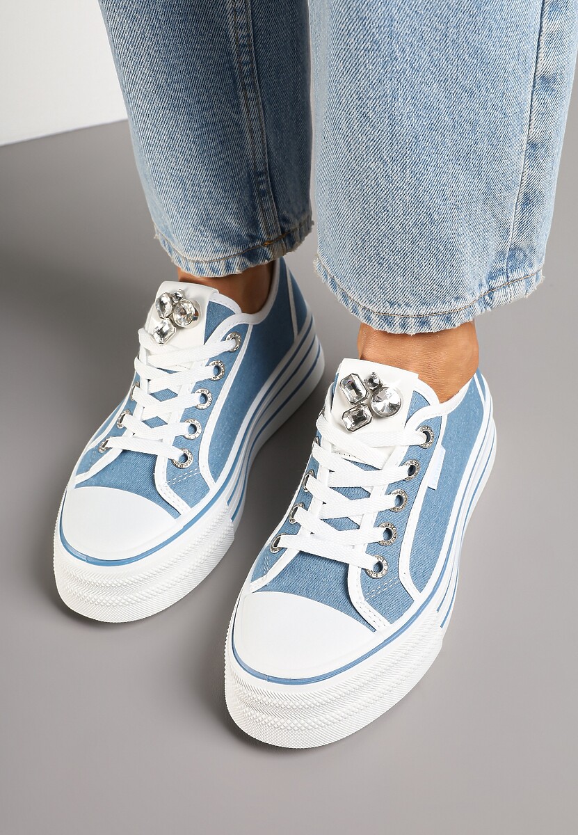 Niebieskie Trampki na Platformie z Biżuteryjną Aplikacją Flortewis