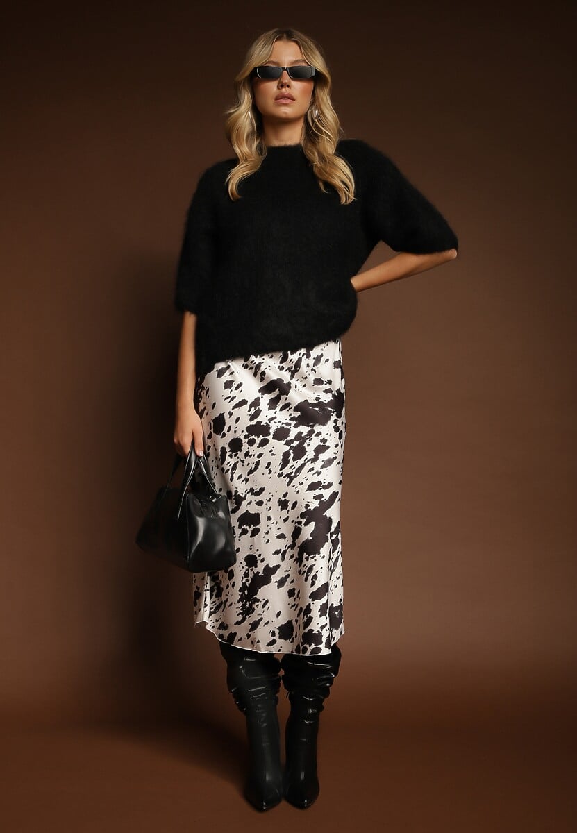 Czarno-Biała Spódnica z Satynowej Tkaniny Zdobiona Krowim Printem Kolorea