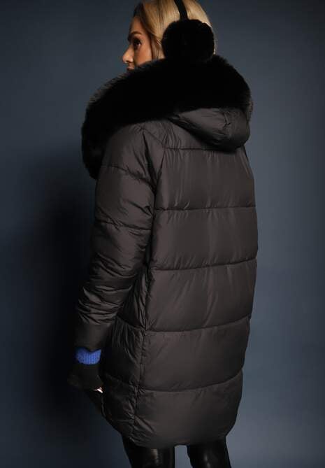 Czarna Pudełkowa Kurtka Pikowana Ozdobiona Odpinanym Futerkiem i Suwakiem Hedizelle