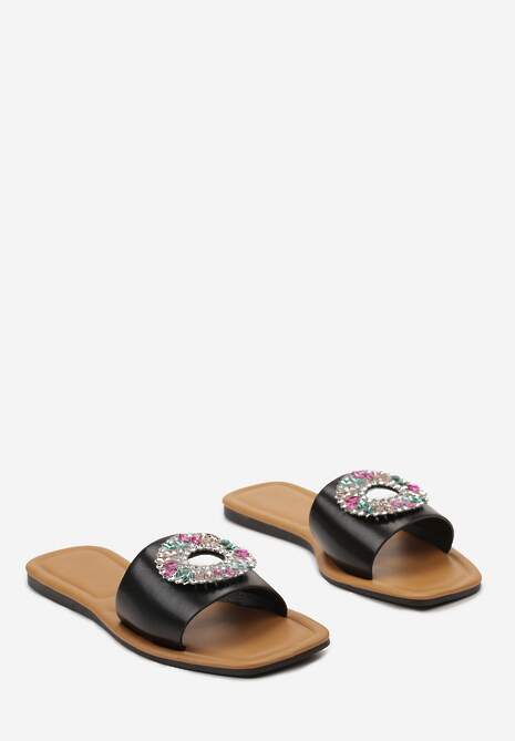 Czarne Klapki Ozdobione Okrągłą Blaszką z Kolorowymi Cyrkoniami Sidraka