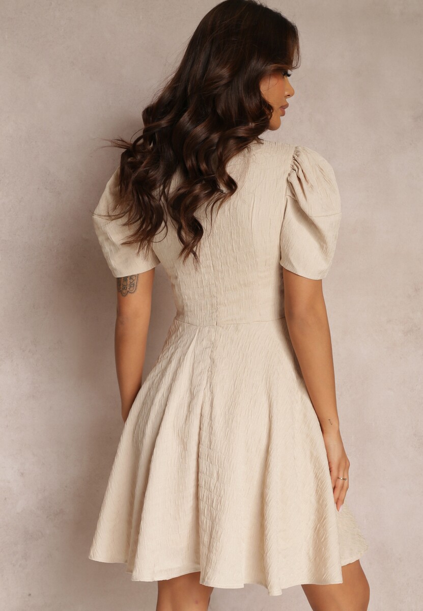 Beżowa Sukienka Taliowana z Krótkimi Bufiastymii Rękawami Ashika