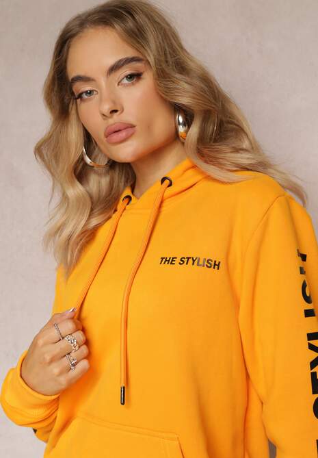 Pomarańczowa Ocieplona Bluza Kangurka z Ozdobnym Napisem na Rękawie Ticomes