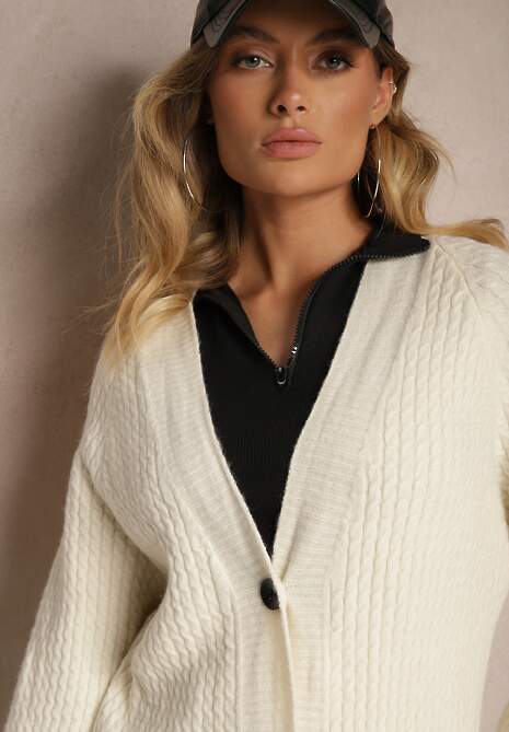 Jasnobeżowy Kardigan o Klasycznym Kroju z Kieszeniami Zdobiony Tłoczonym Splotem Venarose