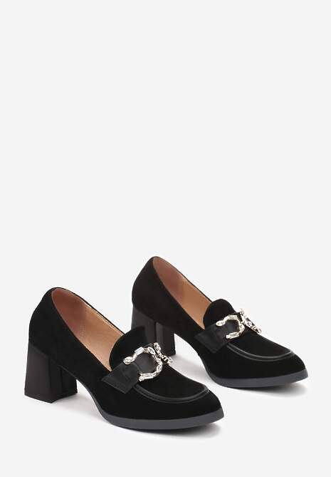 Czarne Mokasyny na Słupku z Klamrą w Cyrkonie Pinalla