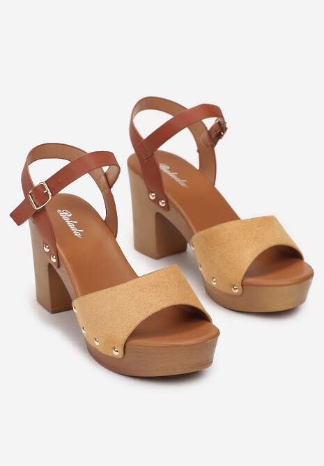 Brązowe Sandały na Słupkowym Obcasie z Szerokim Paskiem i Nitami Avalise