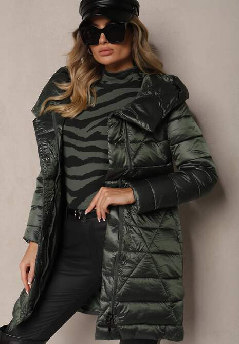 Zielona Kurtka Pikowana o Długim Kroju z Kapturem Ozdobiona Wiązaniem w Talii Anselith