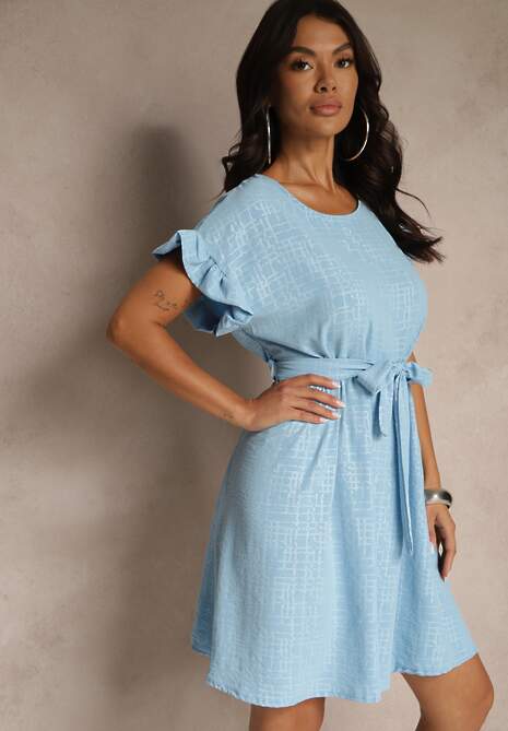 Jasnoniebieska Sukienka z Paskiem i Falbankami przy Rękawach Folunelle