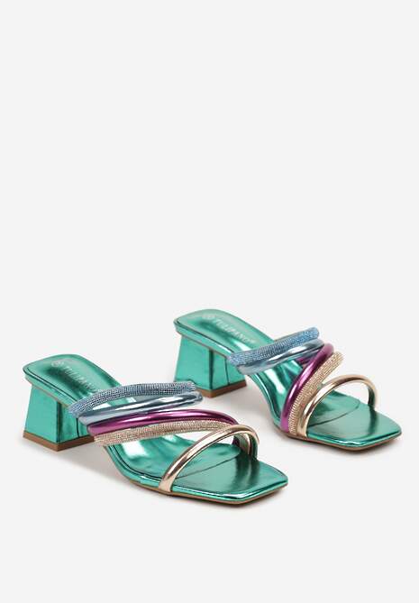 Zielone Klapki Ozdobione Cyrkoniami na Słupku z Kwadratowym Noskiem Alfiva