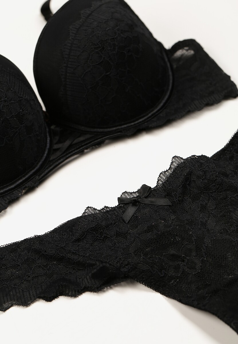 Czarny Koronkowy Komplet Bielizny Biustonosz Usztywniony Push Up i Stringi Jasminesa