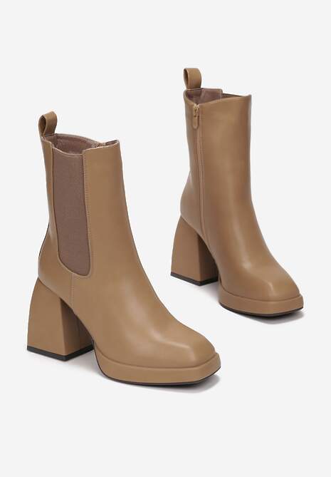 Ciemnobeżowe Botki na Platformie i Słupku Shelomi