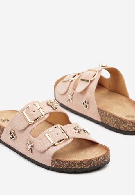 Różowe Klapki Ozdobione Metalicznymi Aplikacjami Belwia