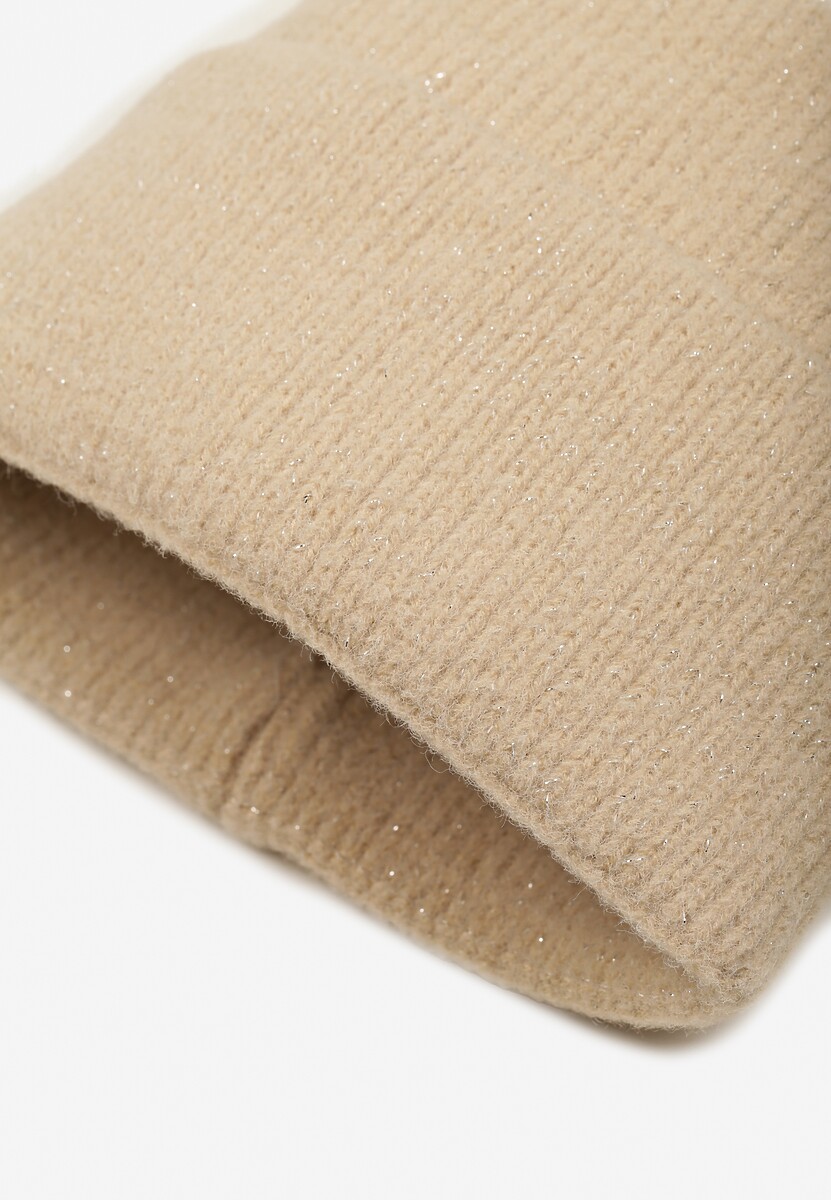 Beżowa Czapka z Metaliczną Nicią i Wywinięciem Temivra