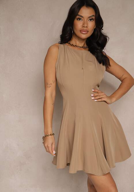 Brązowa Sukienka o Rozkloszowanym Kroju z Przeszyciami Lenirae