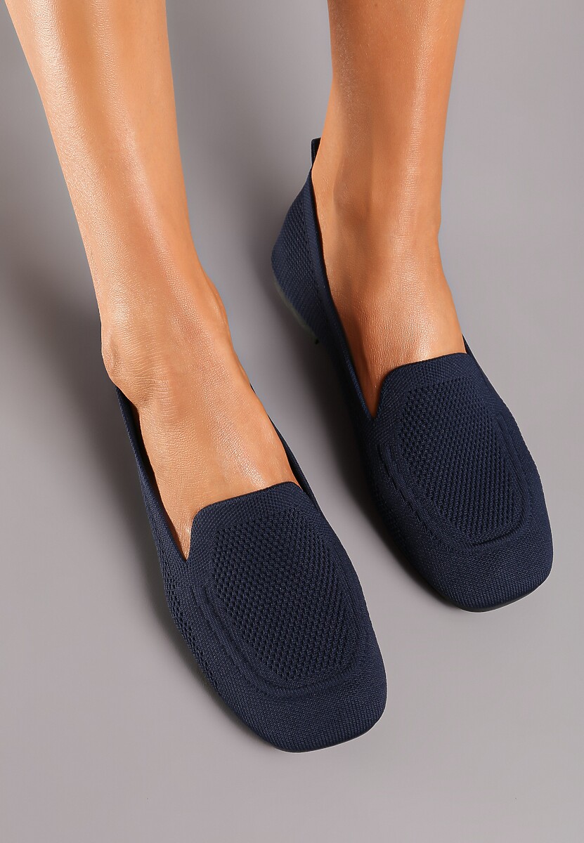 Czarne Casualowe Mokasyny na Płaskiej Podeszwie Ozdobione Perforacją Klanesha