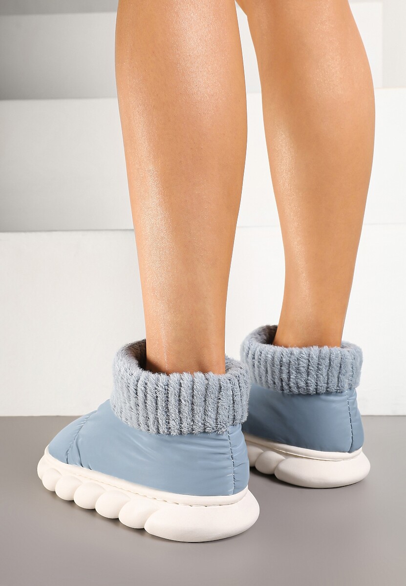 Jasnoniebieskie Kapcie Vices na Piankowej Podeszwie z Pikowaną Cholewką Velavina