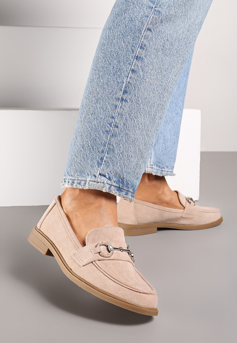 Ciemnobeżowe Ekozamszowe Mokasyny z Ozdobną Metalową Aplikacją Ravarielen