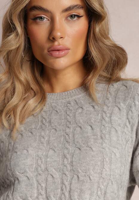 Szary Sweter z Okrągłym Dekoltem i Splotem w Warkocze Dawnitta