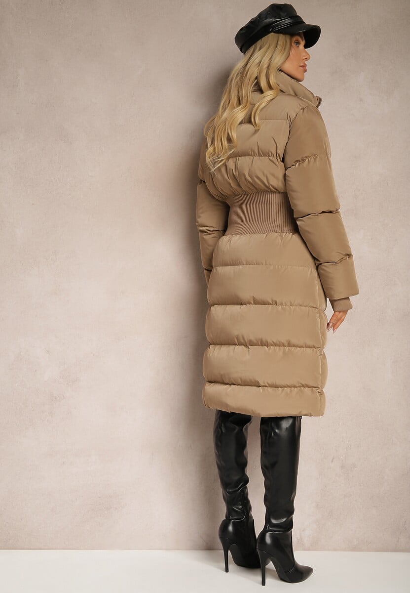 Ciemnobeżowa Kurtka z Pikowanymi Przeszyciami ze Stójką i Szeroką Gumką w Talii Hediala