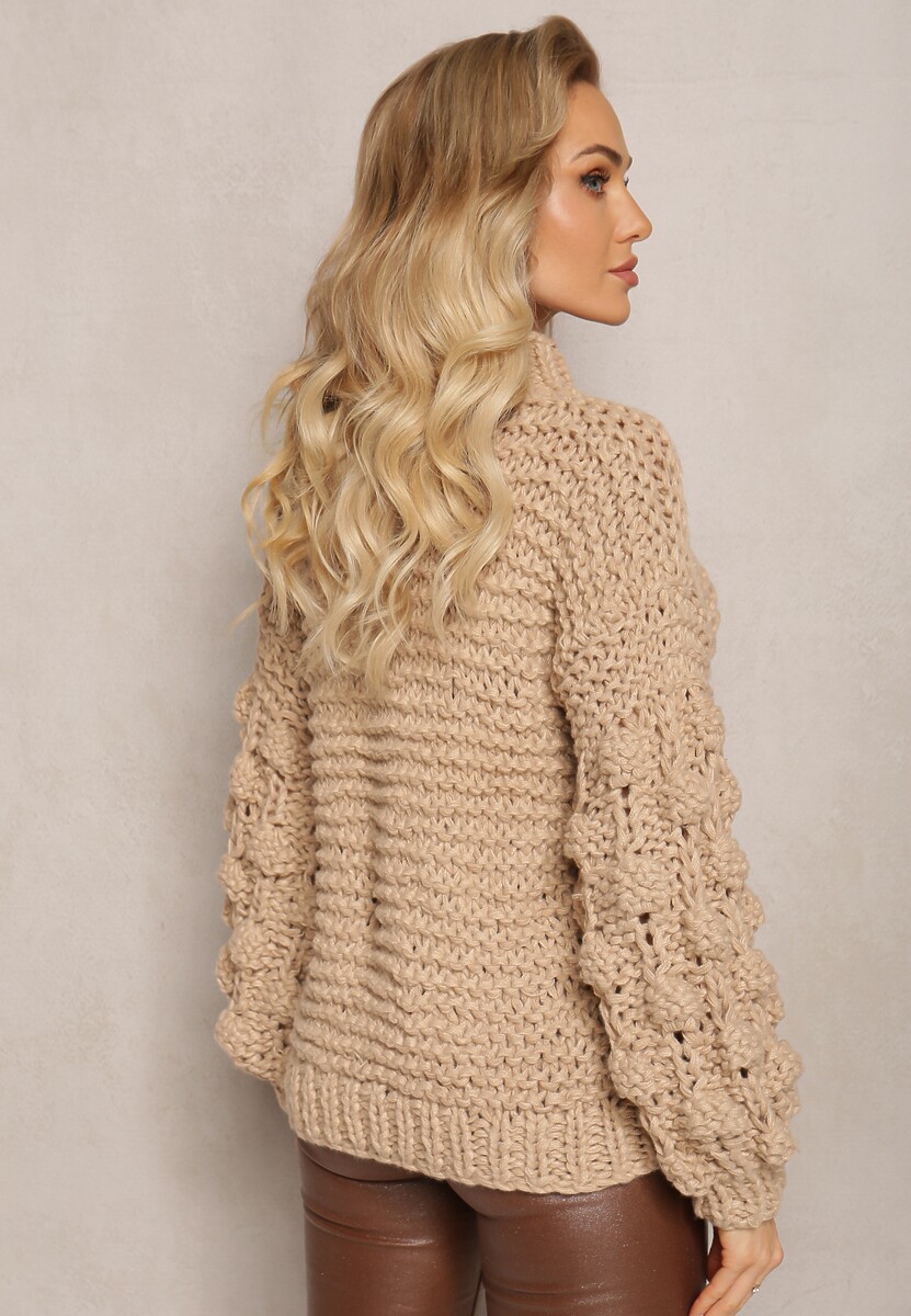 Beżowy Klasyczny Golf z Ozdobnym Splotem na Rękawach Biska