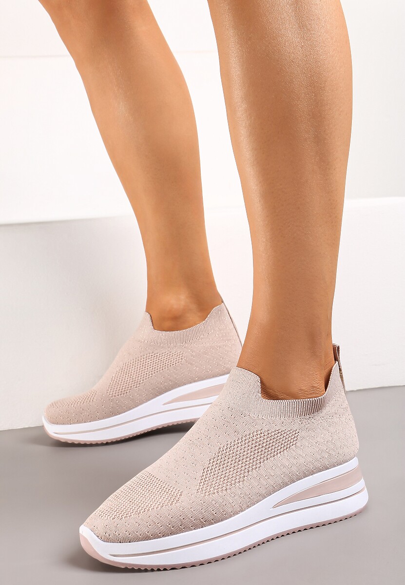 Różowe Buty Sportowe z Elastyczną Lekko Błyszczącą Cholewką Kiranella